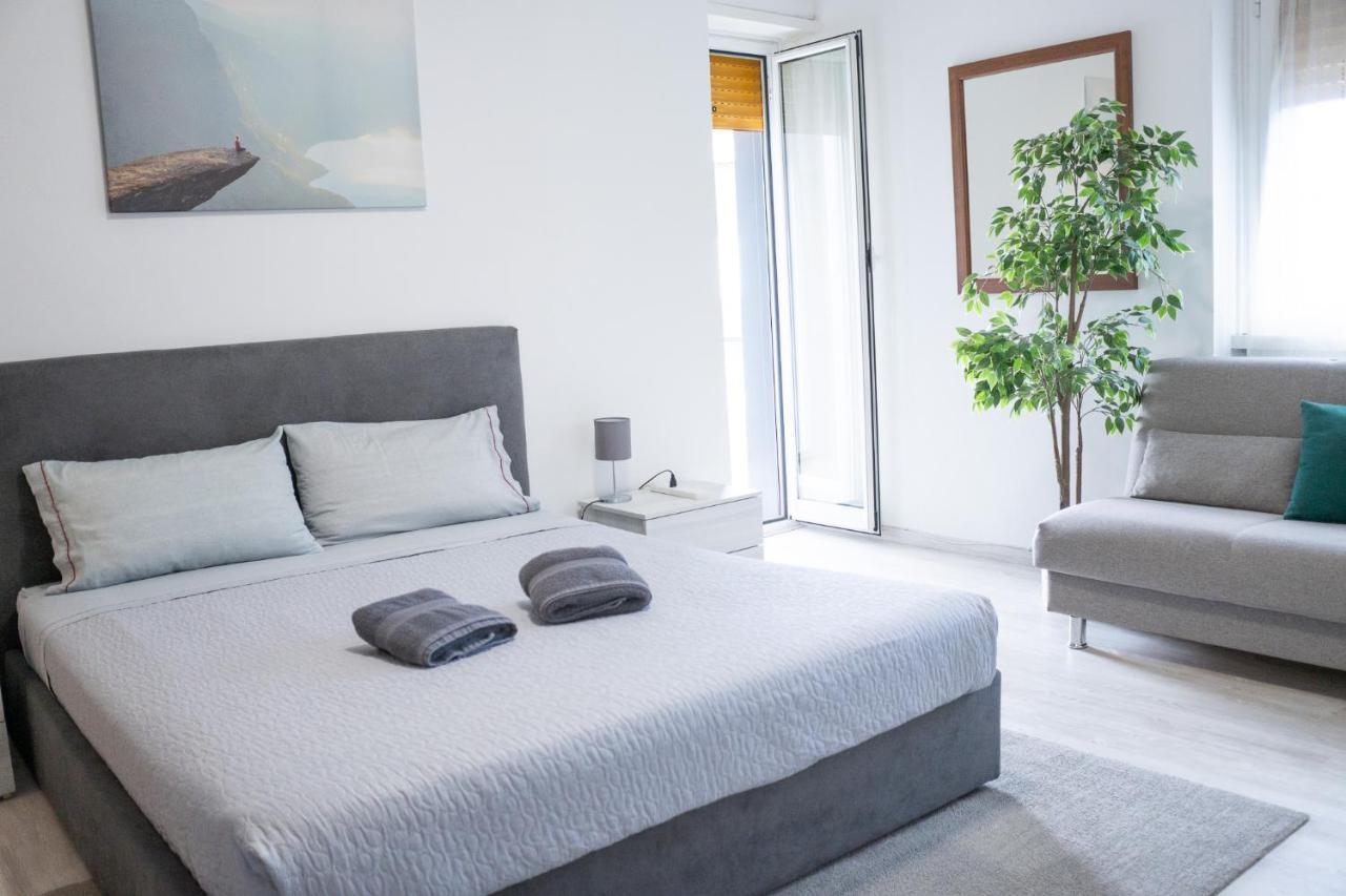 Nonna Pina Guest House Moderno Appartamento Vicino Metro AWifi,Netflix Roma Dış mekan fotoğraf